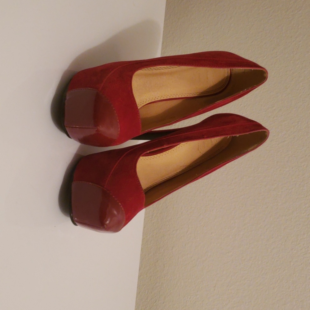 Shoe - Picture 2 of 2